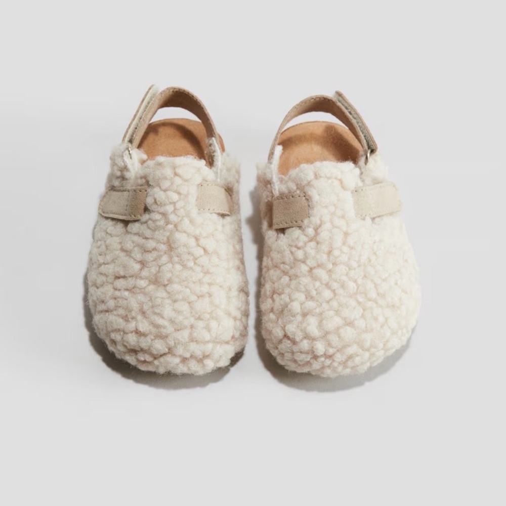 NEW H&M Fluffy Slippers - Cream - Kids (US 4-5)